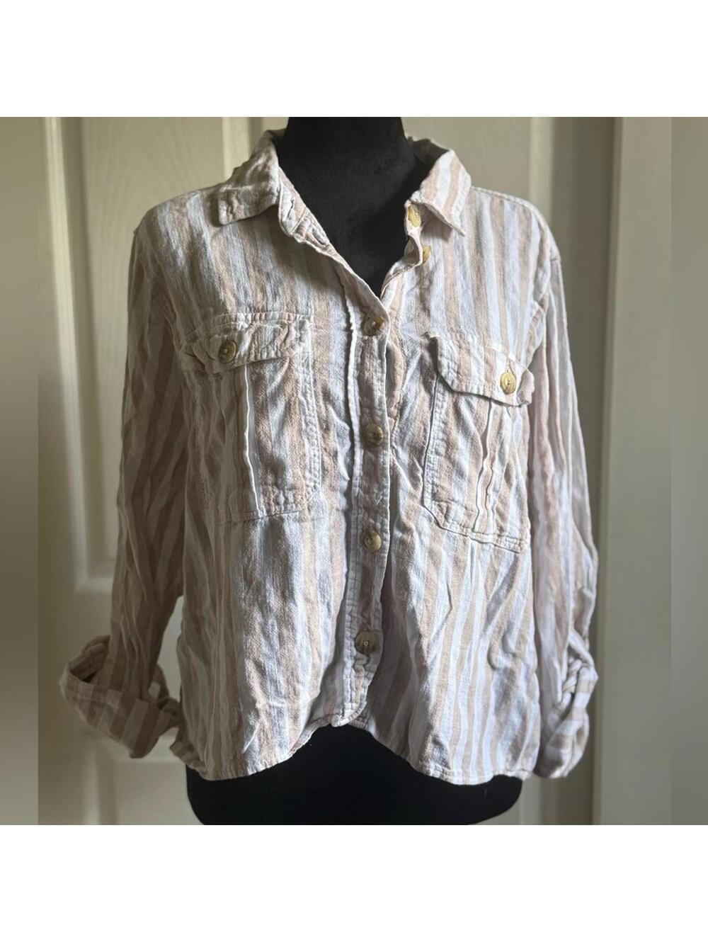 Women's Top | Button Down | American Eagle | Size M